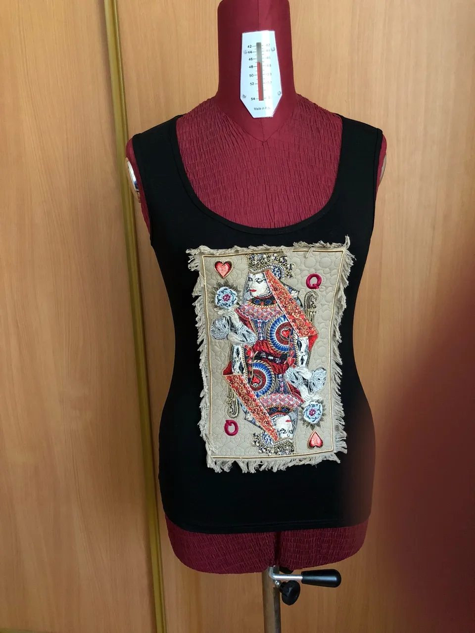 Alternative view of  Embroidered Queen of Hearts Card 